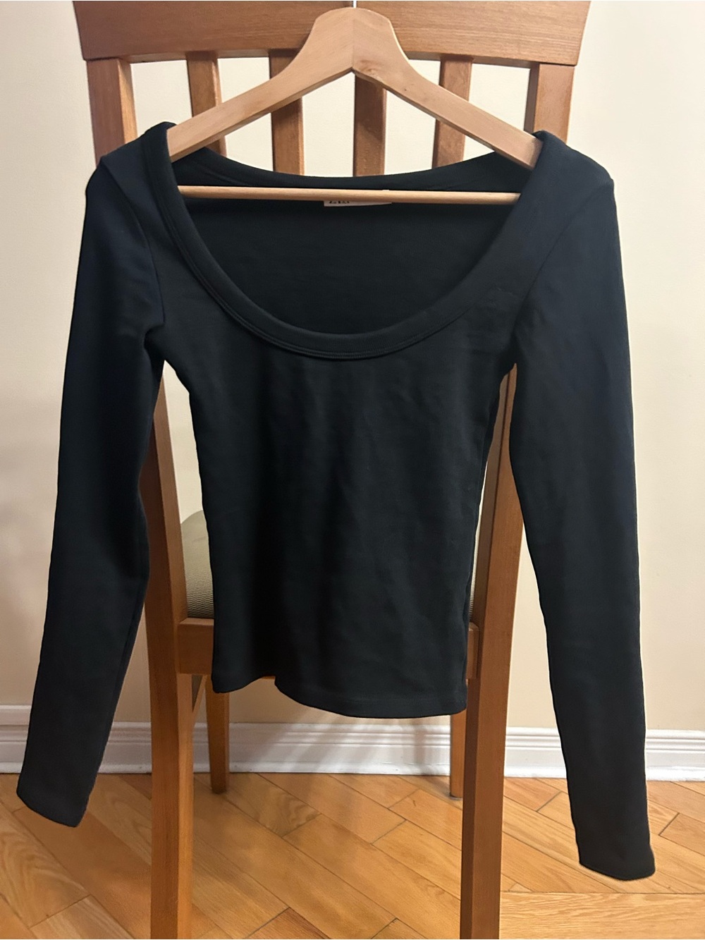 💕Free for any bundles💕 Black Long-Sleeve Scoop Neck Top